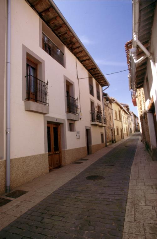 fachada agroturismo Mariví en Alava