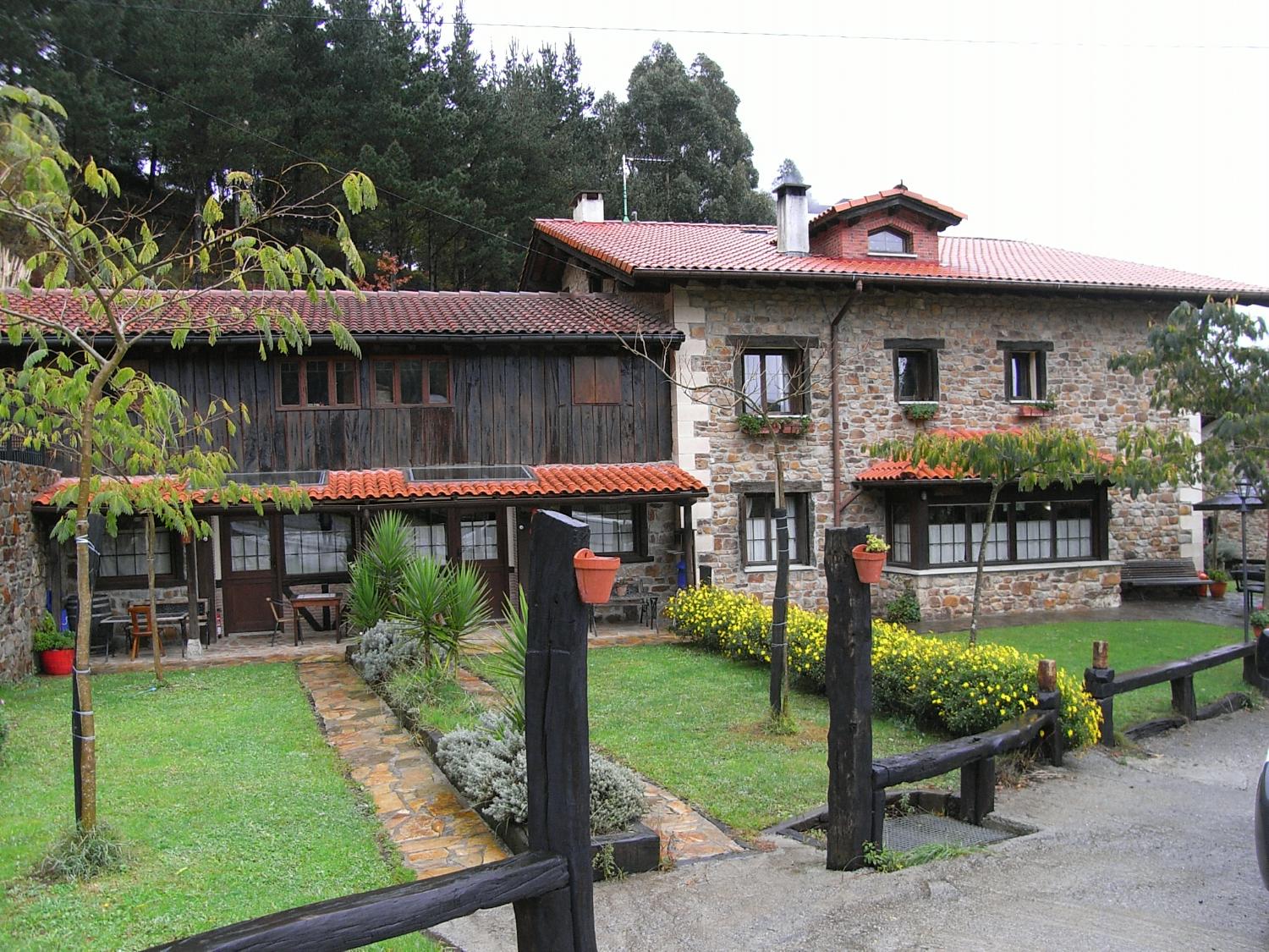 Fatxada nekazalturismoa Iturbe Bizkaian