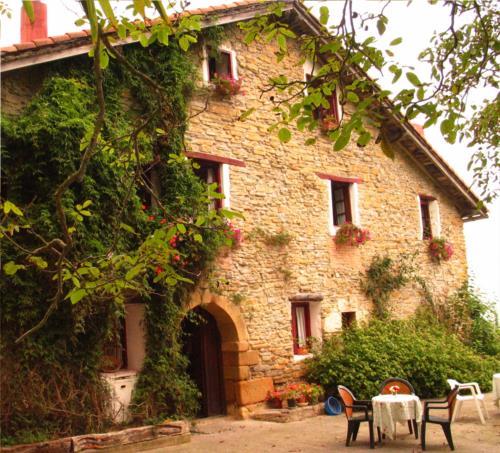 fachada 1 agroturismo Sarasola-Zahar en Gipuzkoa
