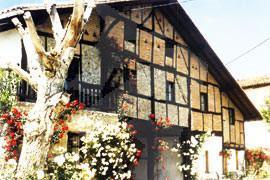 fachada casa rural Ozollo en Bizkaia