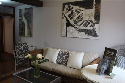 Salón casa rural Ozollo en Bizkaia