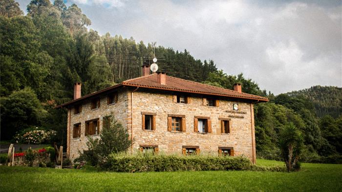 Fachada agroturismo Iberreko Errota en Bizkaia