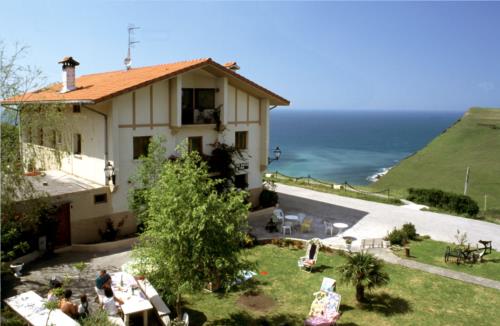 fachada 1 casa rural Gure Ametsa en Gipuzkoa