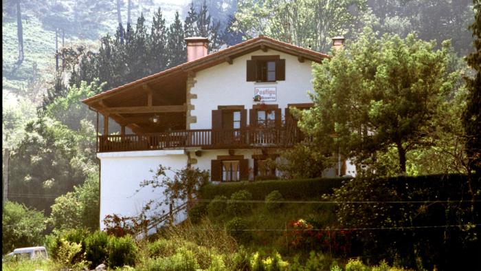 Fachada agroturismo Postigu en Gipuzkoa