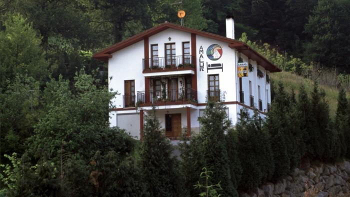 fachada agroturismo Amalur en Gipuzkoa