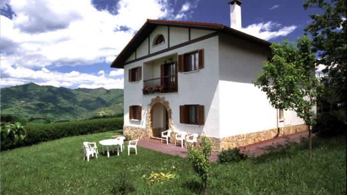 fachada agroturismo Lizargarate en Gipuzkoa