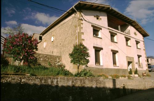 fachada 1 agroturismo herranetxe en Alava