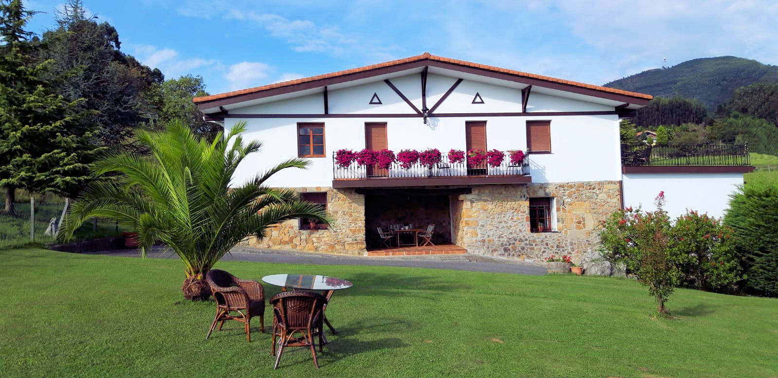 fatxada nekazalturismoa Caserío Garaizar Bizkaian