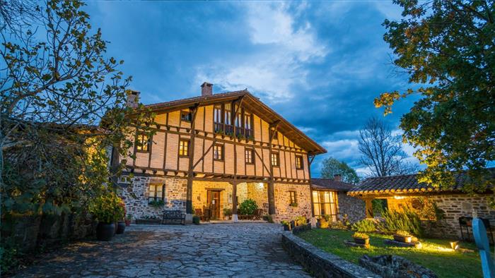 fachada Caserio Iruaritz en Alava