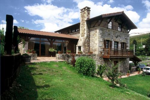 Fachada 1 casa rural Erdikoetxe en Bizkaia