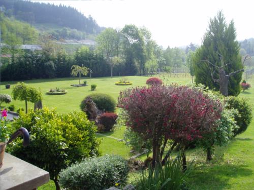 Jardin casa rural Erdikoetxe en Bizkaia