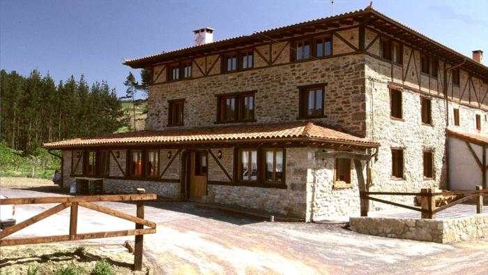 Fachada agroturismo Aristieta en Bizkaia