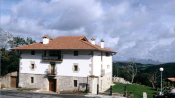Fachada agroturismo Endeitxe en Bizkaia