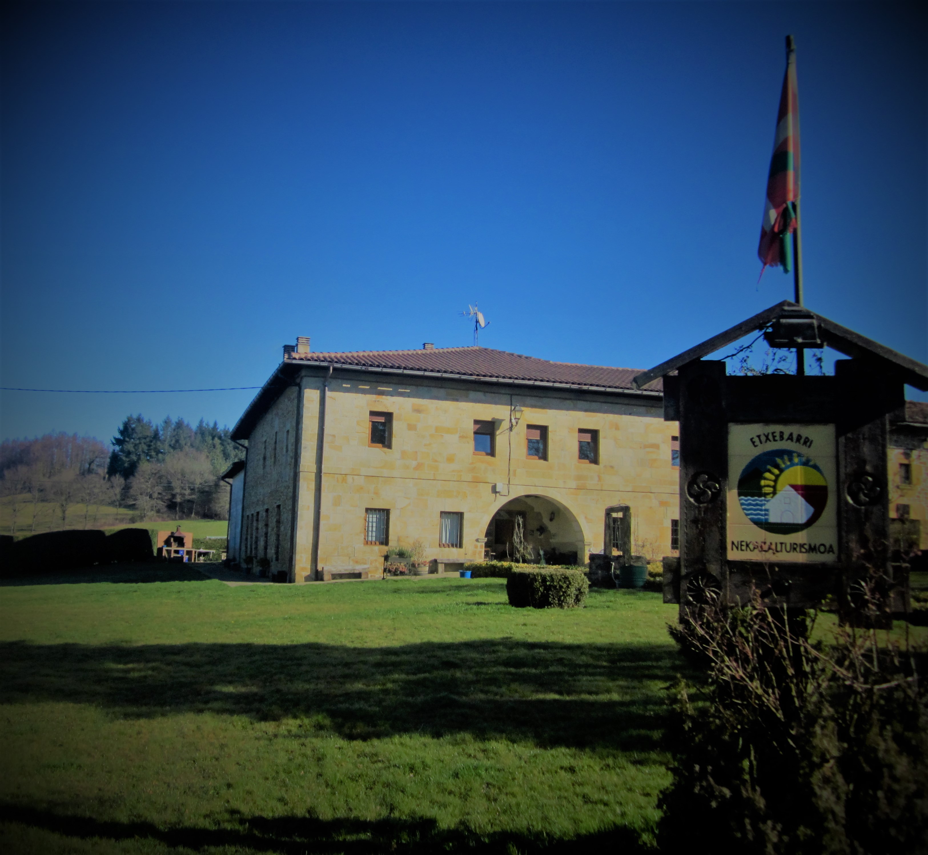 Etxebarri nekazalturismoaren fatxada Araban 