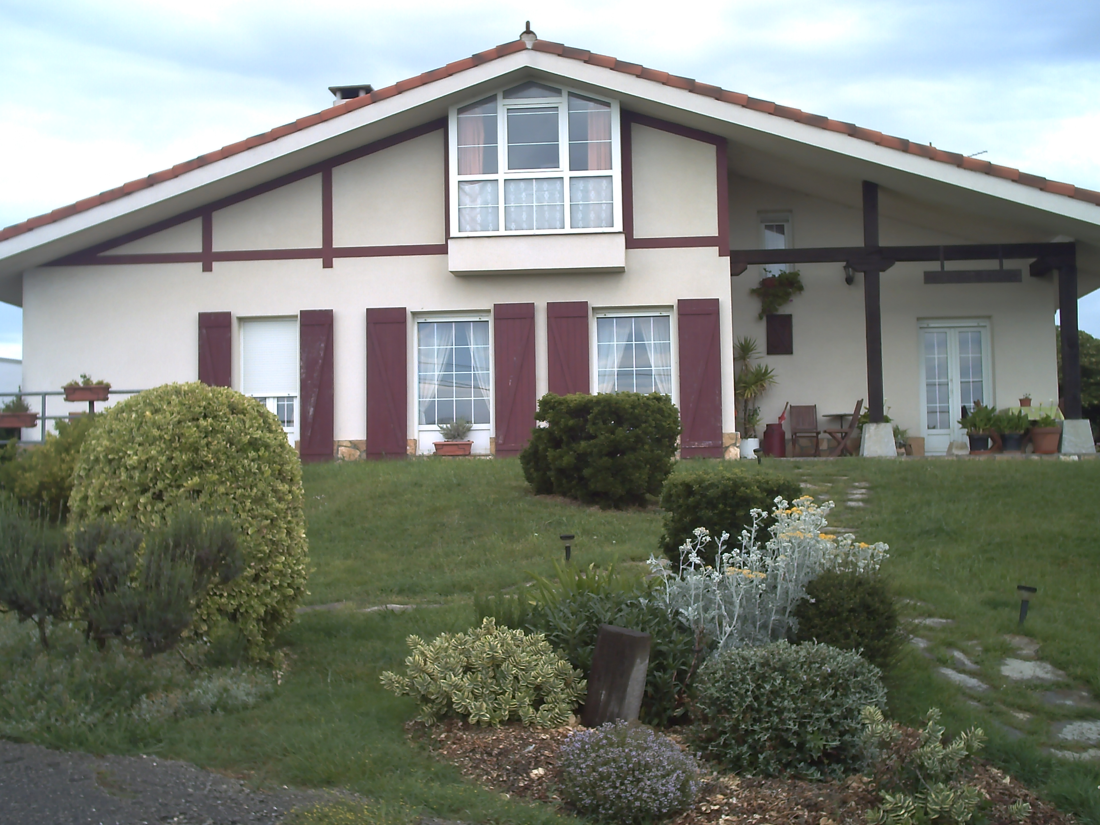 Fatxada landa-etxea Zearreta Barri Bizkaian