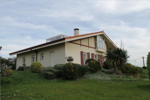 Fatxada 2 landa-etxea Zearreta Barri Bizkaian