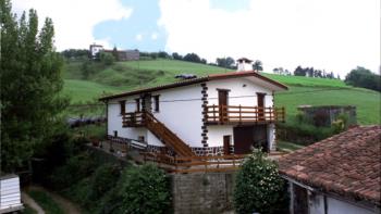 fatxada nekazalturismoa agerresoro haundi gipuzkoan