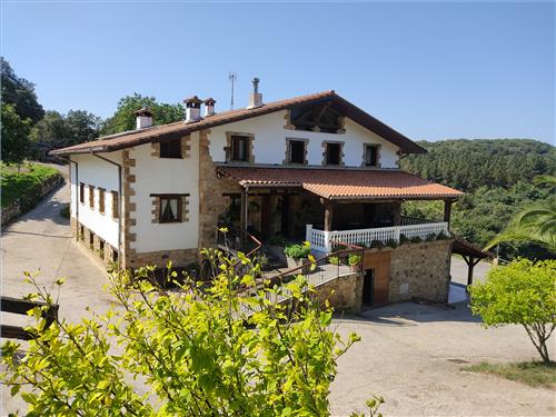 Fachada 2 agroturismo karakas zar en Gipuzkoa