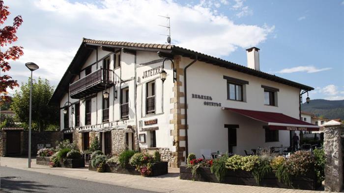 fachada casa rural barazar en gipuzkoa