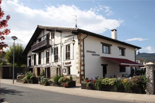 fachada casa rural barazar en gipuzkoa
