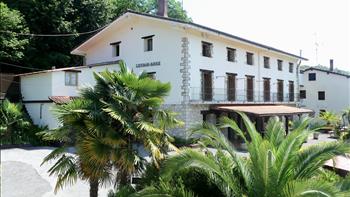 fatxada nekazalturismoa Laskin-Enea Gipuzkoan