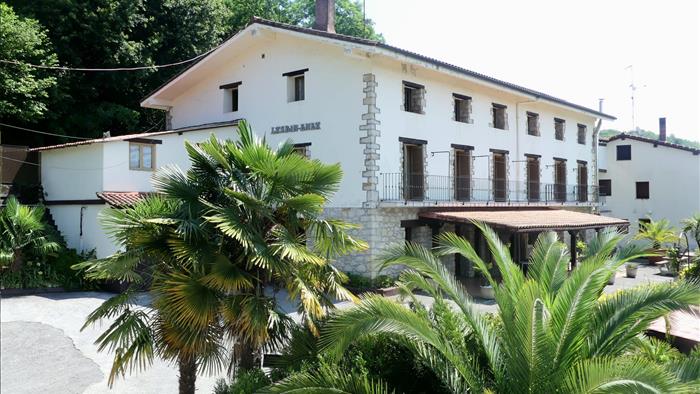 fachada agroturismo Laskin-Enea en Gipuzkoa