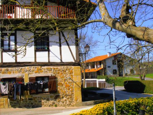 fatxada nekazalturismoa karobi gipuzkoan