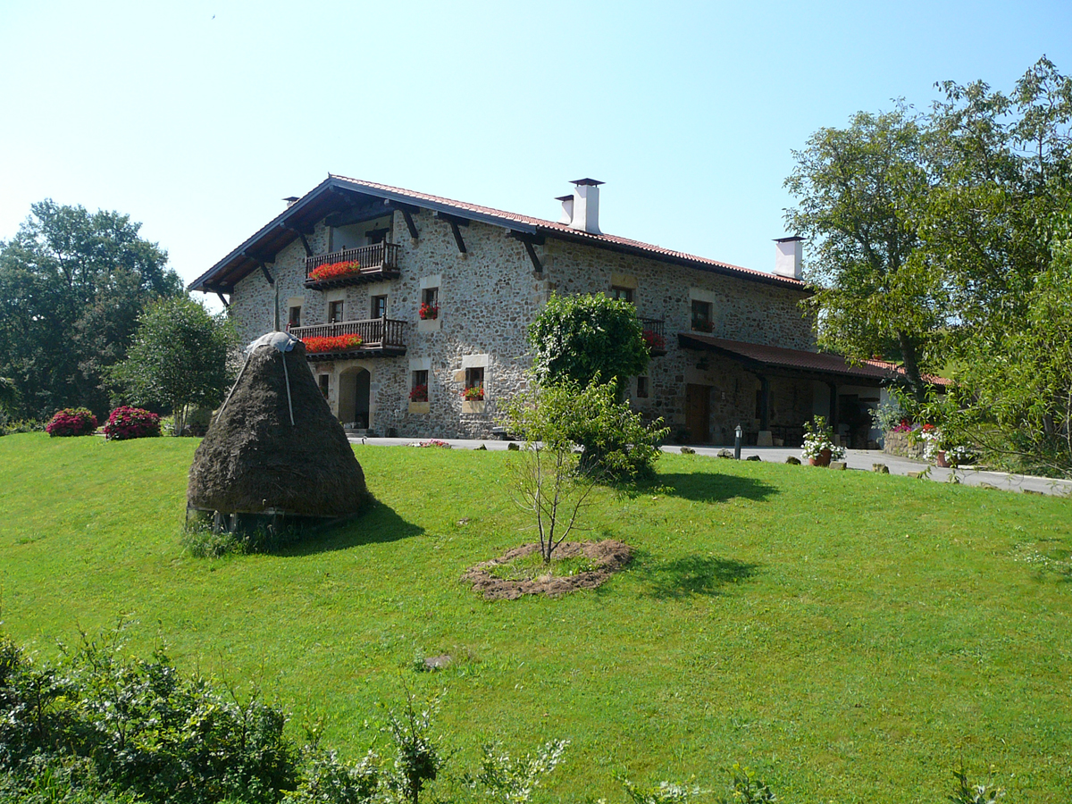 fatxada nekazalturismoa oiharte gipuzkoan