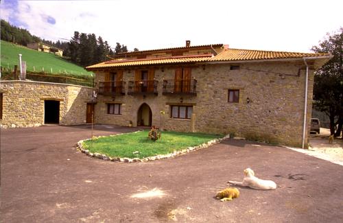 Fachada 1 agroturismo Barrenegua en Gipuzkoa