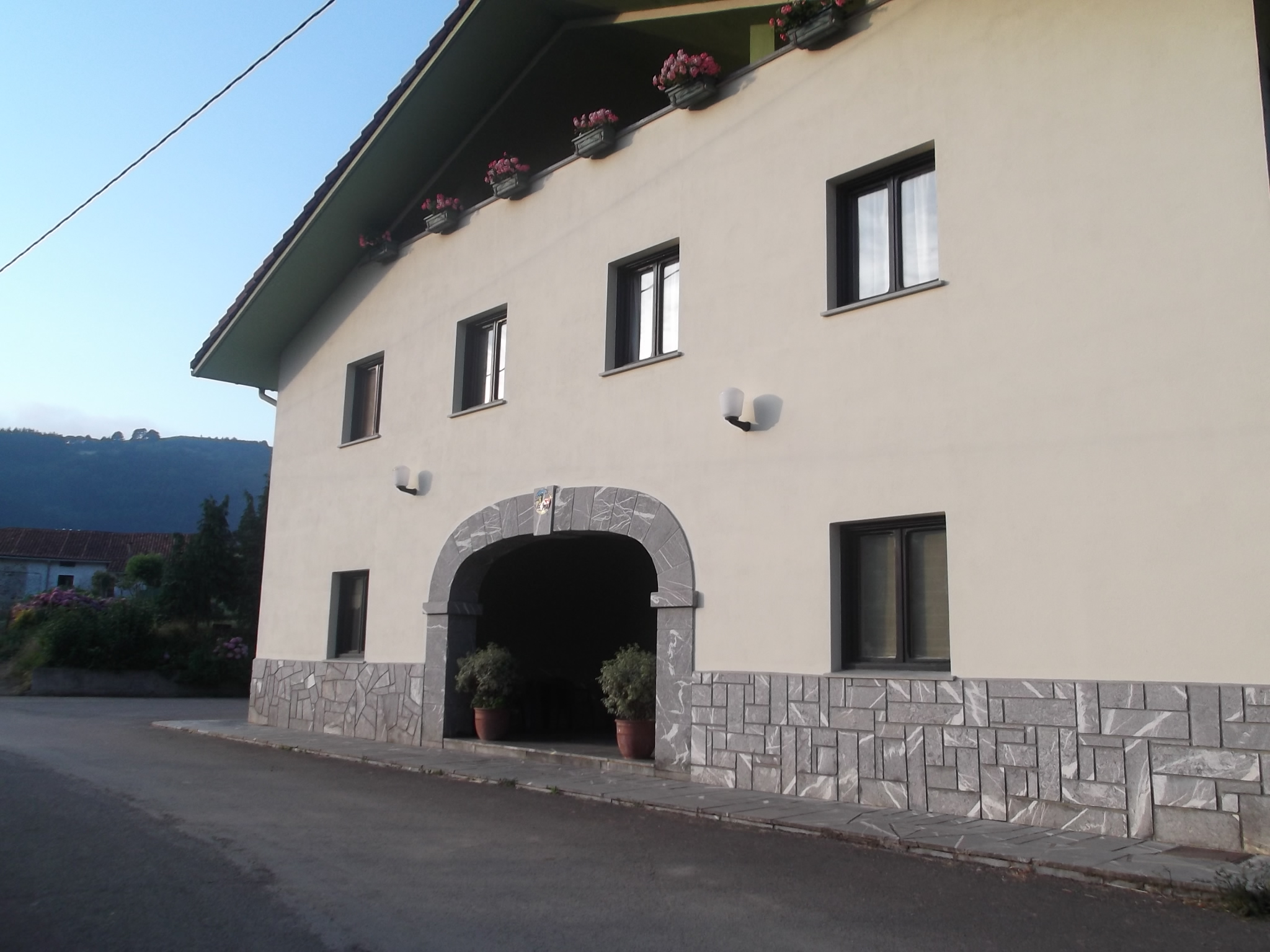 fatxada nekazalturismoa orubixe Bizkaian