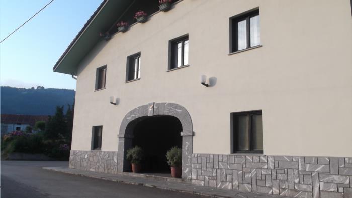 fatxada nekazalturismoa orubixe Bizkaian