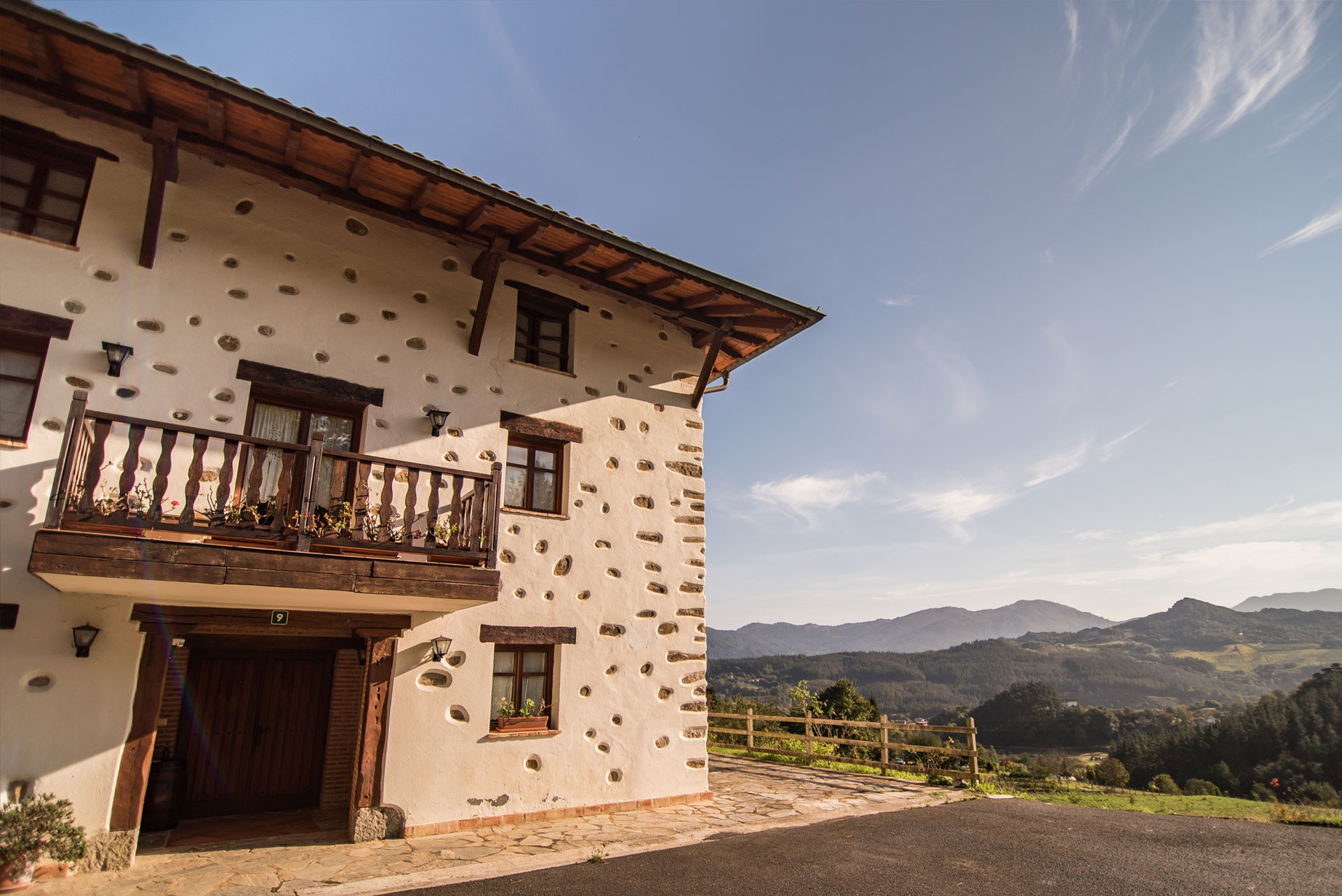 fatxada landa etxea madariaga Bizkaian