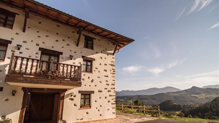 fachada casa rural madariaga en Vizcaya
