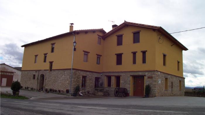 fachada agroturismo araiko etxe en Alava