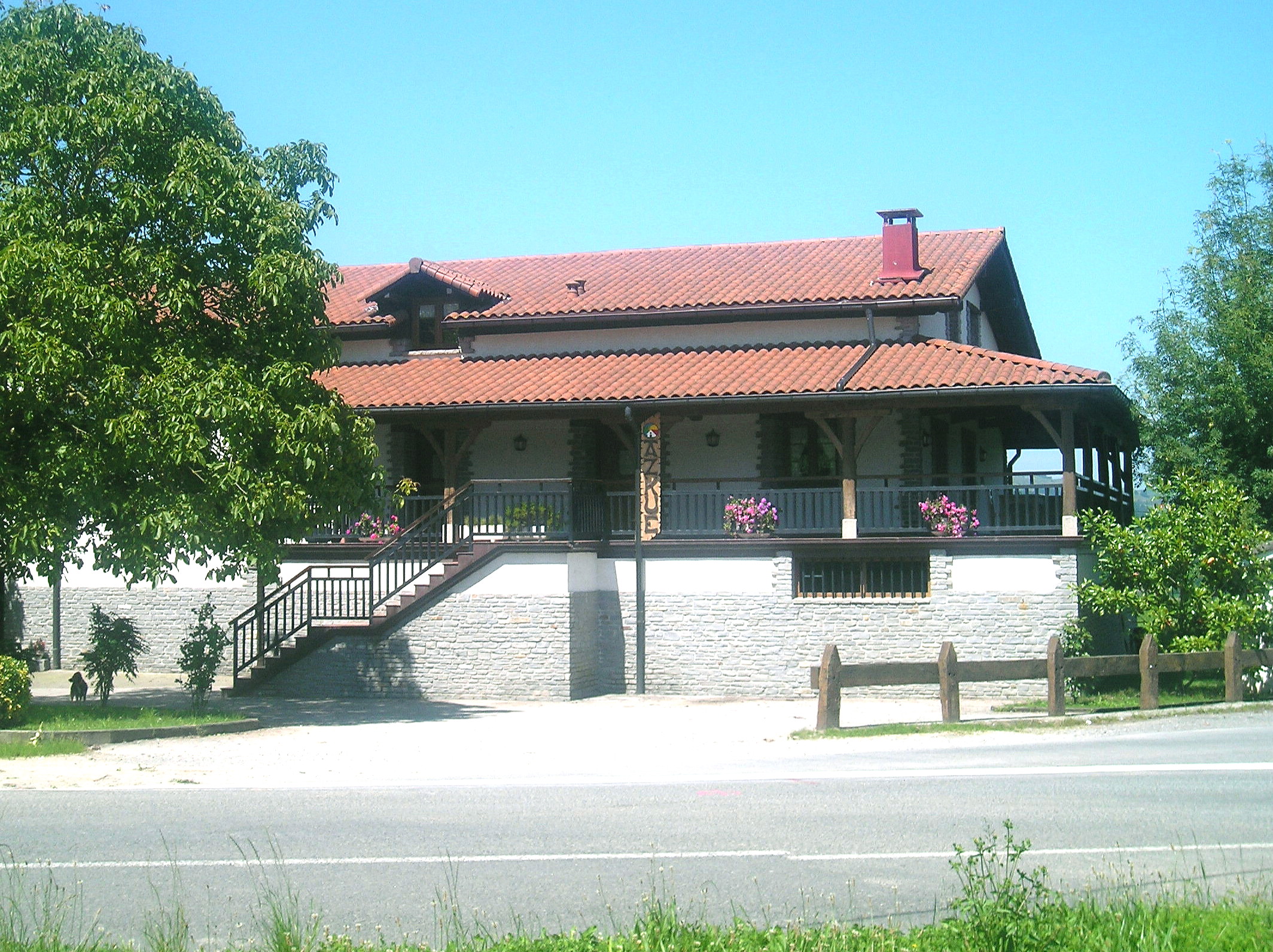 fatxada nekazalturismoa azkue gipuzkoan