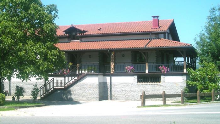 fatxada nekazalturismoa azkue gipuzkoan