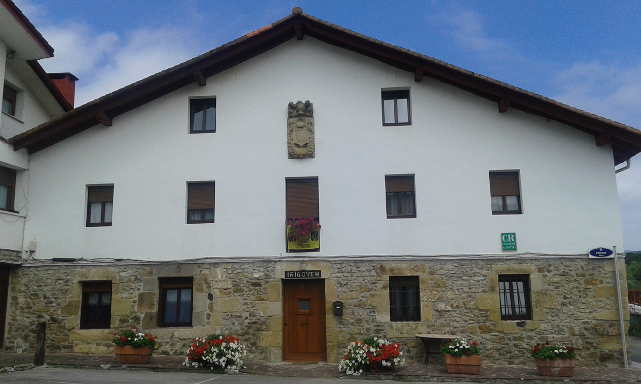 Fatxada landa-etxea Irigoien Gipuzkoan