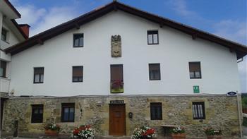 Fatxada landa-etxea Irigoien Gipuzkoan