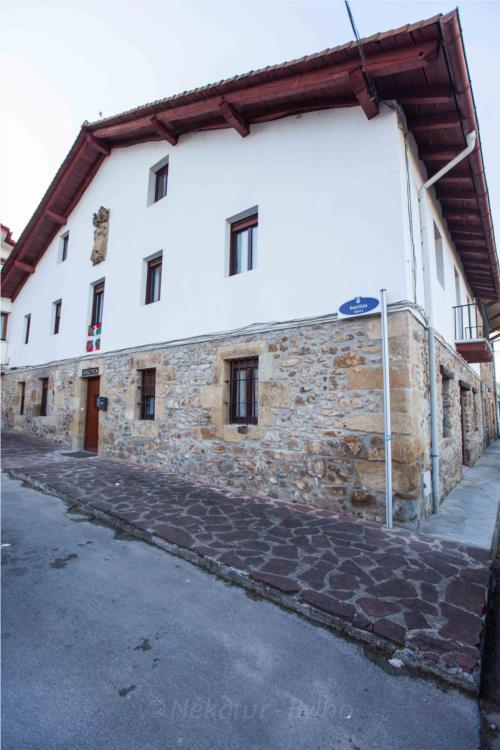 Fachada 1 casa rural Irigoien en Gipuzkoa