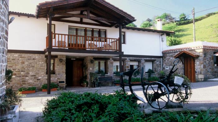 Fachada agroturismo Artiketxe en Bizkaia