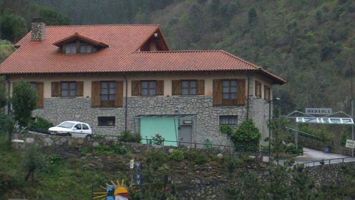 Fatxada nekazalturismoa Ordaola handi batean Bilbo Bizkaian