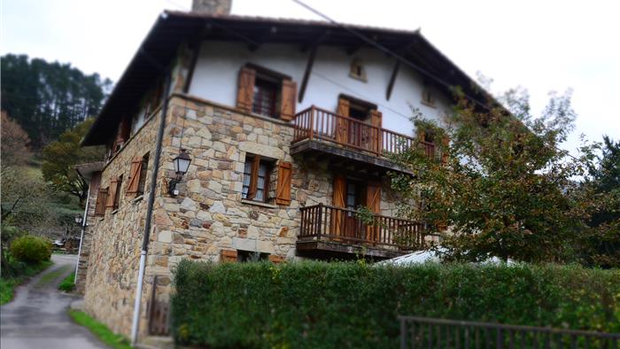 fatxada landa etxea angoitia Bizkaian