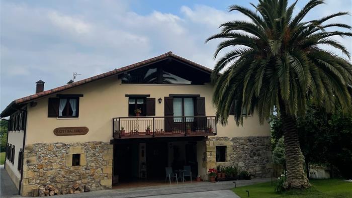 Fachada agroturismo Erretegi Haundi en Gipuzkoa