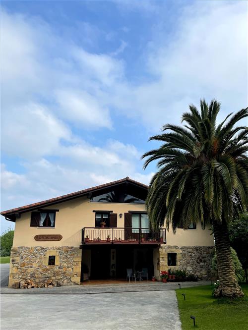 Fachada II agroturismo Erretegi Haundi en Gipuzkoa