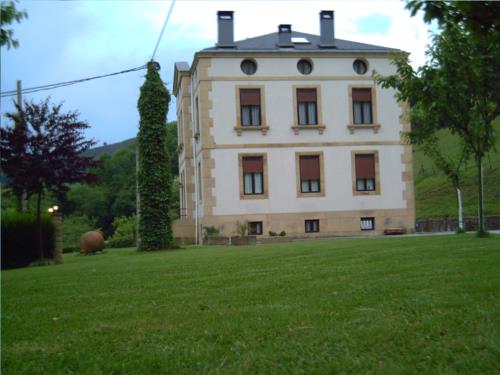 fachada agroturismo palacio san narciso en gipuzkoa