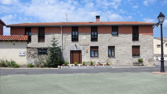 fachada agroturismo abaienea en Alava