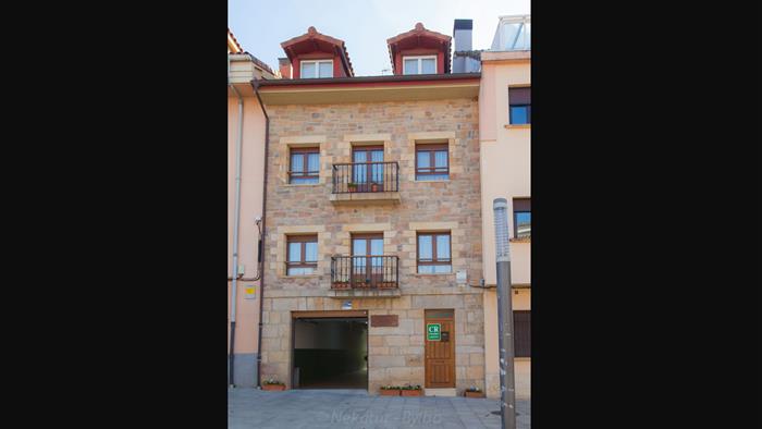 fachada casa rural Urkiola Enea en Alava