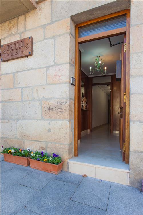 entrada casa rural Urkiola Enea en Alava