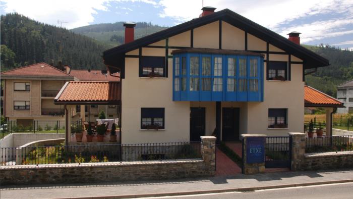 fatxada landa-etxea urdinetxe Araban