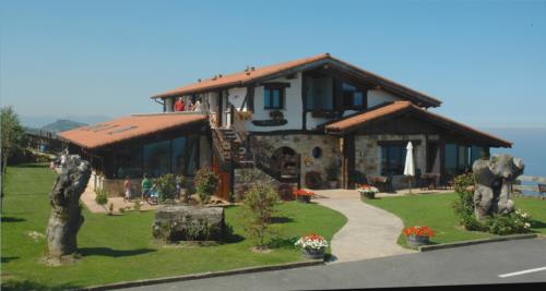 fachada agroturismo Maddiola en Gipuzkoa